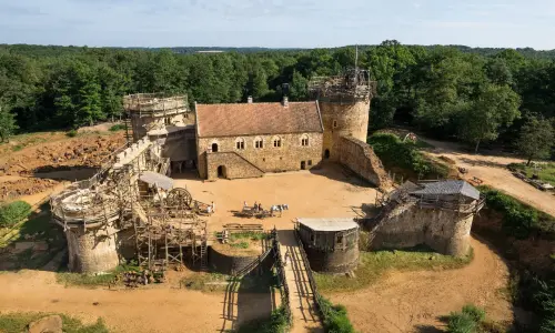 De Provins à Guédelon